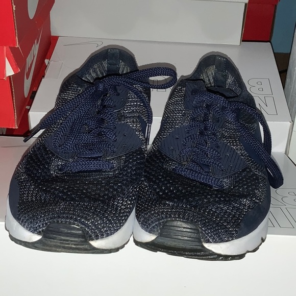 Nike Air Max 90 Flyknit Navy - Picture 3 of 5